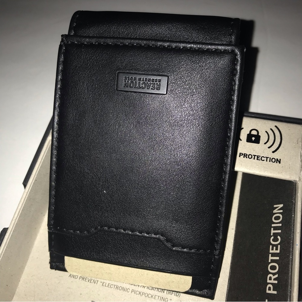 Reaction Kenneth Cole RFID wallet